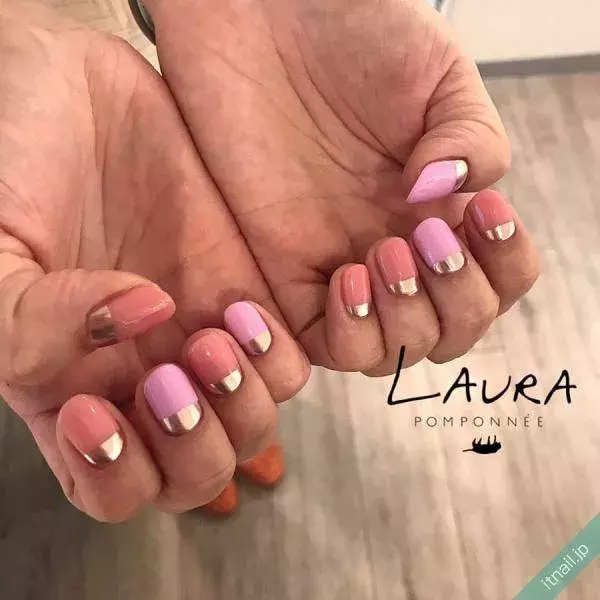 根元がキラリ ミラーな逆フレンチネイルで大人の華やかネイルを満喫 ローリエプレス 根元がキラリ ミラーな逆フレンチネイルで大人の華やかネイルを満喫 ローリエプレス