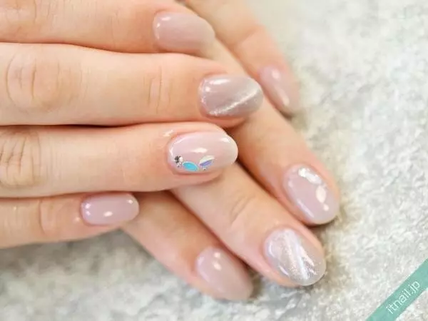 入学式から お仕事まで 万能 グレージュネイル のデザイン特集 ローリエプレス