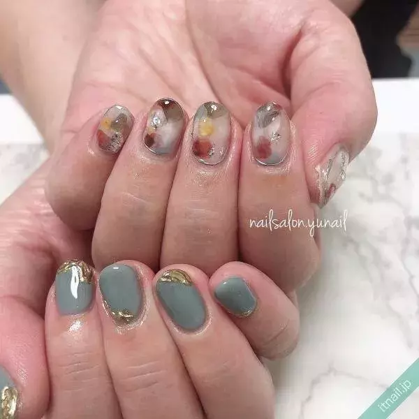 ネイルで大人っぽさを出したい 高貴に見えるアンティークネイルで決まり ローリエプレス ネイルで大人っぽさを出したい 高貴に見えるアンティークネイルで決まり ローリエプレス