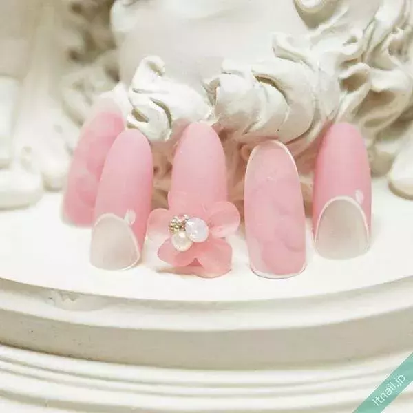 春から初夏はマット パステルの すりガラスネイル で爽やかに ローリエプレス