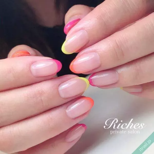 指を綺麗に魅せる効果も スキニーフレンチネイルデザイン特集 ローリエプレス