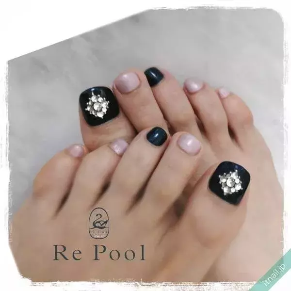 ブローチみたい ラインストーンでキラキラネイル ローリエプレス