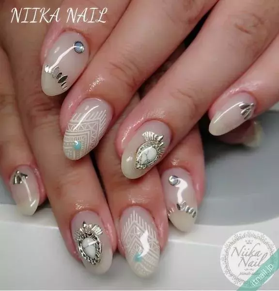 清楚で大人っぽい 大理石柄をポイントアートしたネイルデザイン ローリエプレス 清楚で大人っぽい 大理石柄をポイントアートしたネイルデザイン ローリエプレス