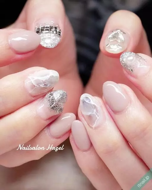 きれいめお洒落 冬カラーを使った大理石ネイル ローリエプレス