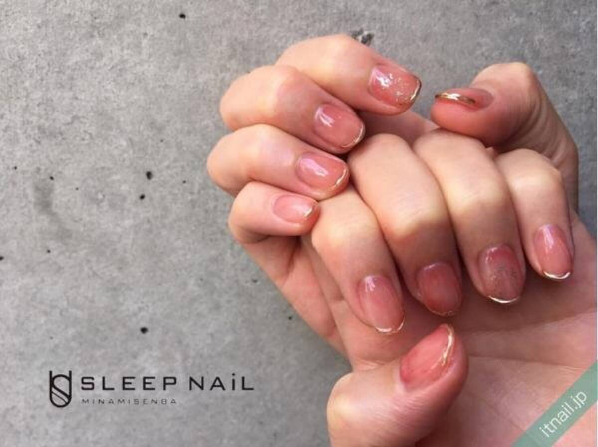 大人カジュアルな指先に シンプルネイルにミラーラインをプラス ローリエプレス