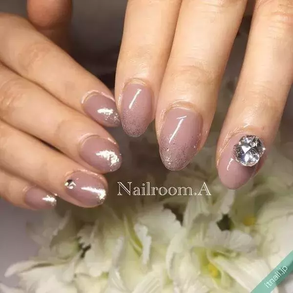 秋ネイルはグレーとグレージュ たちまち美人な旬デザイン21 ローリエプレス 秋ネイルはグレーとグレージュ たちまち美人な旬デザイン21 ローリエプレス