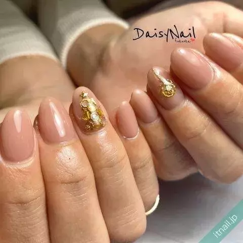 オフィス向き シンプルなクリスマスネイル8選 ローリエプレス