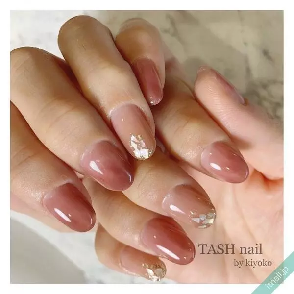 今年ラストのネイルはこれ 年トレンドデザイン Best７ ローリエプレス