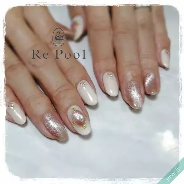 ワンポイントで華やかに おすすめの ブローチネイル デザイン集 ローリエプレス