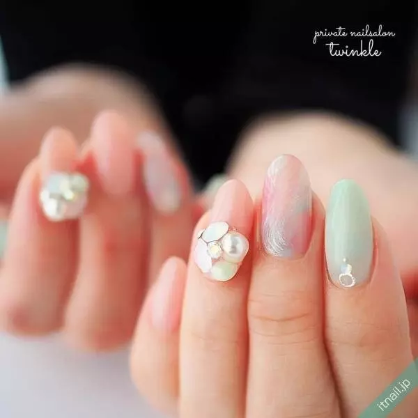 大人っぽさも楽しめる パステル調ネイル でポップ キュートに ローリエプレス