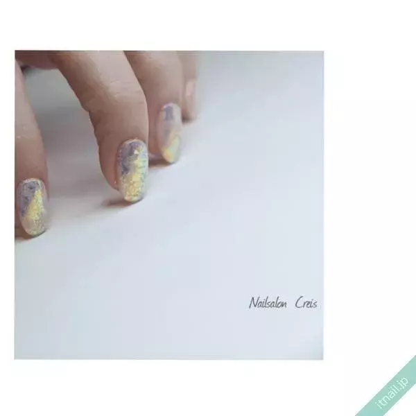 ホイルネイル で差をつける セルフでのやり方とおすすめデザイン10選 ローリエプレス ホイルネイル で差をつける セルフでのやり方とおすすめデザイン10選 ローリエプレス