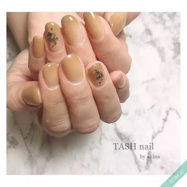 小技を効かせて グラデーションネイルと相性 なパーツをご紹介 ローリエプレス