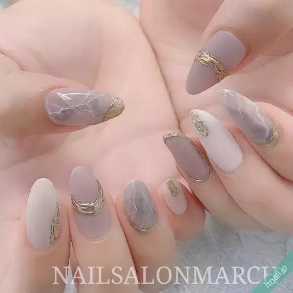 高みえする 上品でシンプルな大理石ネイルデザイン7選 ローリエプレス 高みえする 上品でシンプルな大理石ネイルデザイン7選 ローリエプレス