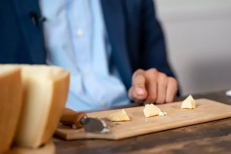 試食レポ イタリアチーズの王様 パルミジャーノ レッジャーノ をあらためて食べ比べてみた ローリエプレス