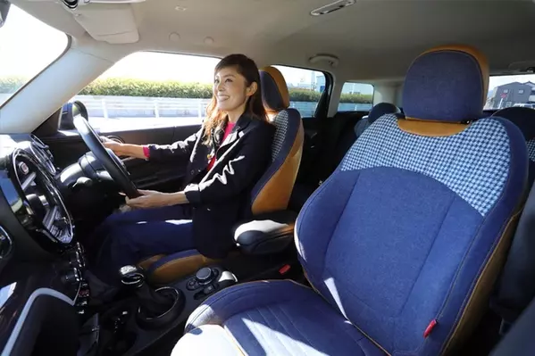 車業界初 デニム生地を採用したシートカバーが誕生 ローリエプレス