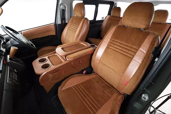 車業界初 デニム生地を採用したシートカバーが誕生 ローリエプレス