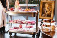 ヴェルサイユ宮殿の「王の菜園」の希少なりんごやバラをつかった特別レシピのケーキも登場するアフタヌーンティー