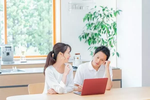 女性は28歳で結婚を目指すべき 男性の事情も知ることで納得できる選択を ローリエプレス