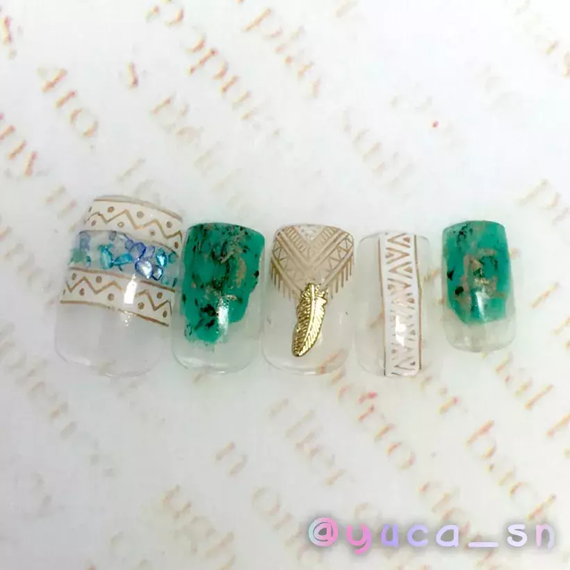 ラップで簡単に模様が作れるターコイズ風ネイルのやり方 ローリエプレス ラップで簡単に模様が作れるターコイズ風ネイルのやり方 ローリエプレス