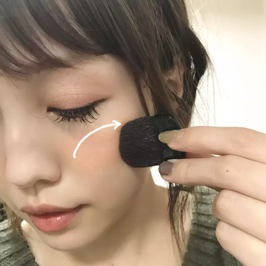 秋の色っぽオレンジメイクのやり方 オレンジはダークカラーの秋ファッションと相性抜群 ローリエプレス