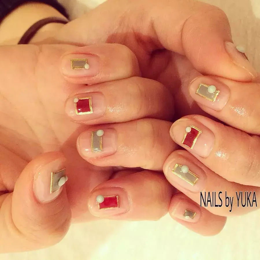 シンプルだけどかわいいショートネイルデザイン 清潔感と大人っぽさが男子ウケ抜群 ローリエプレス