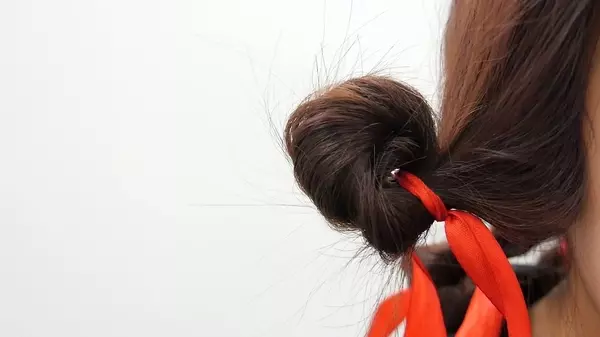 外国人風ラフ巻き髪の作り方 どんな長さでもコテなしでできる超簡単な裏技 ローリエプレス