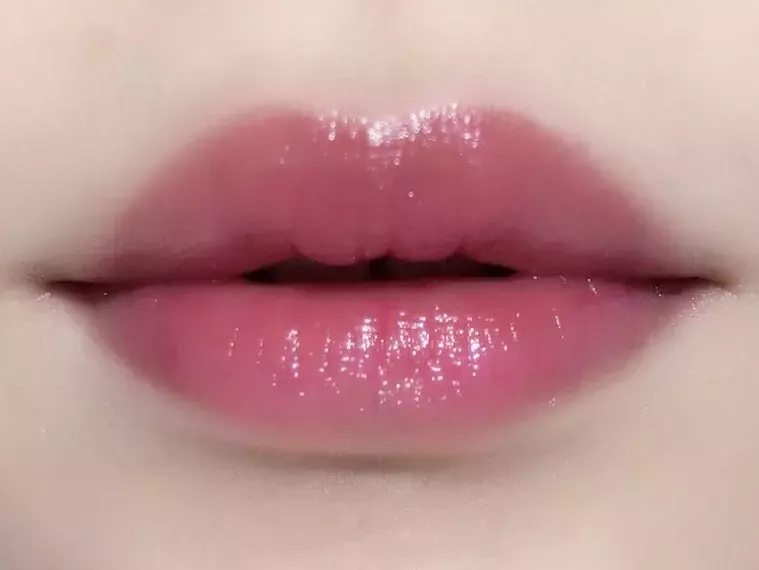 イブサンローラン Ysl のリップを比較 定番or新作あなたはどっち派 ローリエプレス