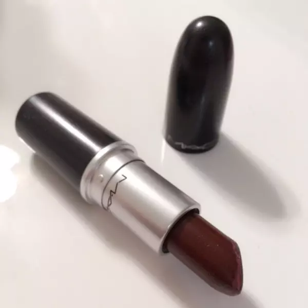 ブラウンリップが優秀 イヴ サンローランの恋リップとも相性抜群 ローリエプレス