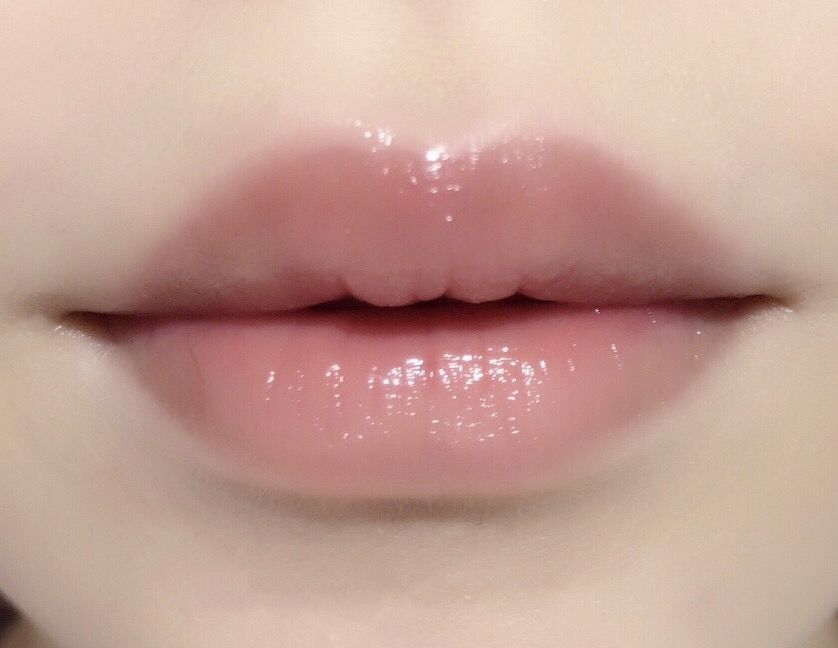 リップクリームのみの唇