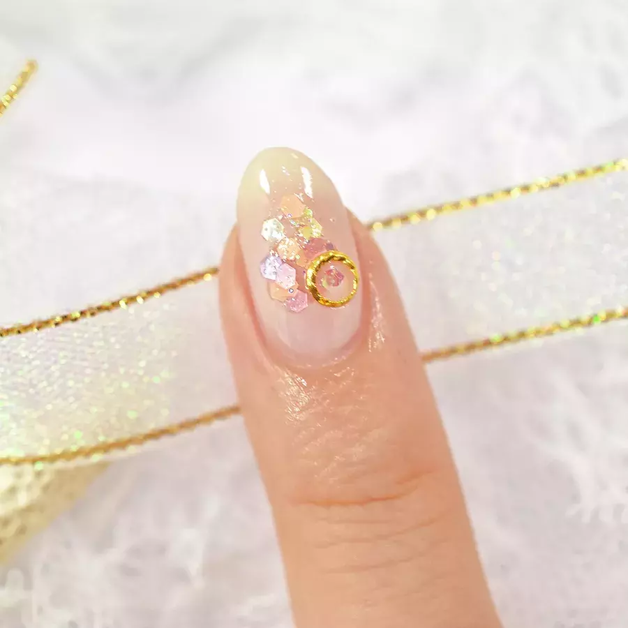 マニキュア1本で超簡単 夏にぴったりなラメネイルのやり方 動画 ローリエプレス