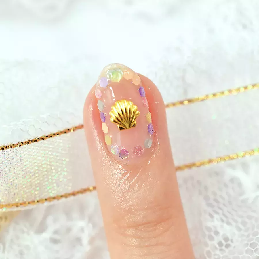 マニキュア1本で超簡単 夏にぴったりなラメネイルのやり方 動画 ローリエプレス