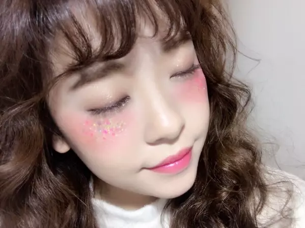 プチプラホロ ラメで簡単に ゆめかわ キラキラメイク のやり方 ローリエプレス