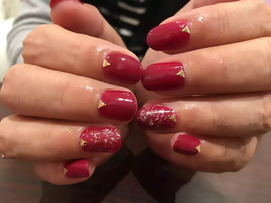秋はやっぱり ボルドーネイル がしたくなる 今年おすすめのネイルデザイン ローリエプレス