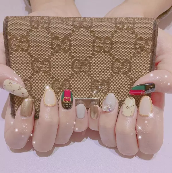 褒められ率1 おしゃれな子みんながやってるgucci風ネイル ローリエプレス