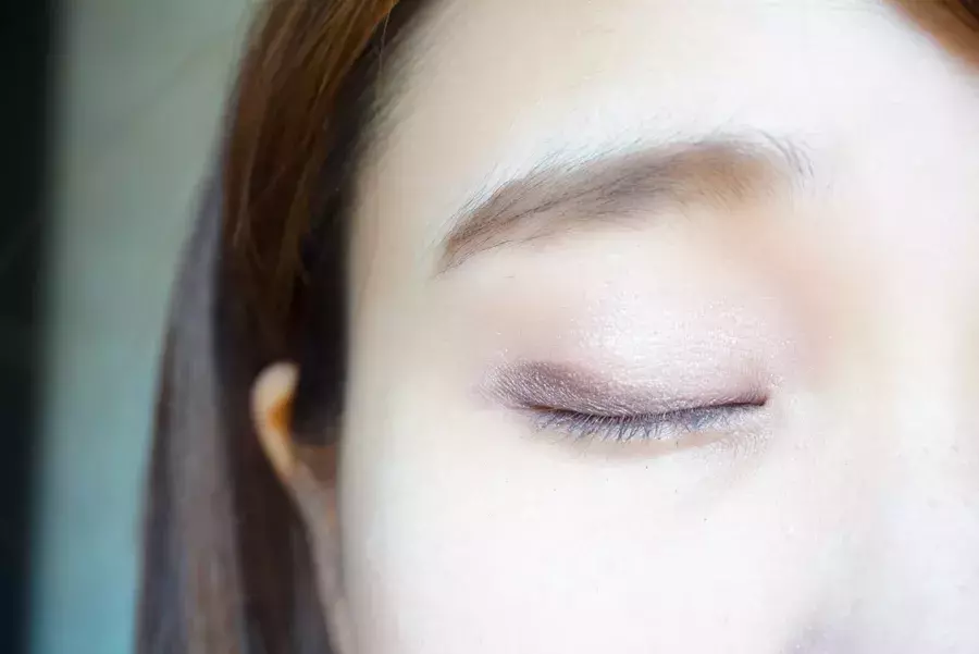 アイメイクのマンネリ解消 アイシャドウの塗り方3パターン ローリエプレス