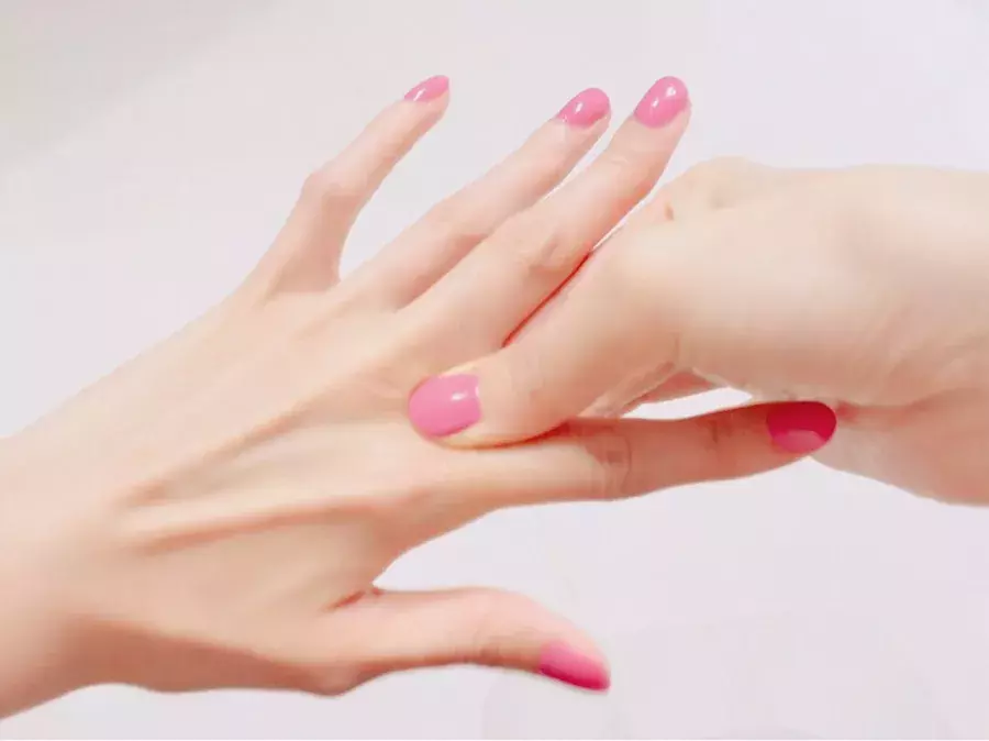 一週間お疲れさま 彼にも喜ばれるハンドマッサージでお疲れモードをリフレッシュ ローリエプレス