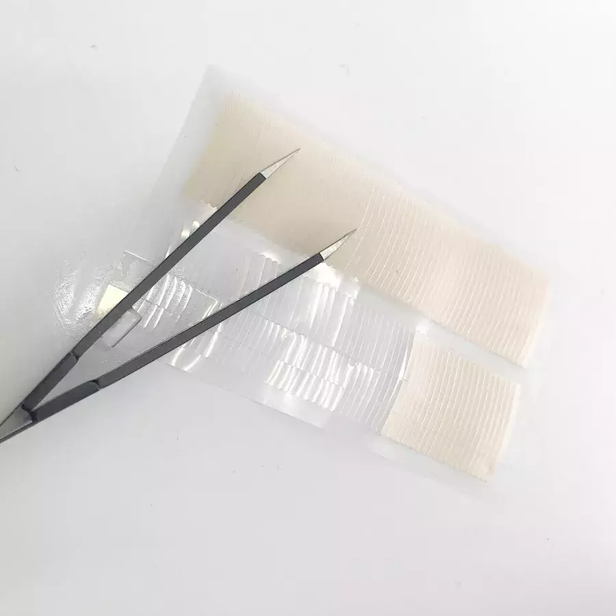 100均のアイテープが優秀 簡単 ぱっちり二重まぶたの作り方を伝授 ローリエプレス 100均のアイテープが優秀 簡単 ぱっちり二重まぶたの作り方を伝授 ローリエプレス