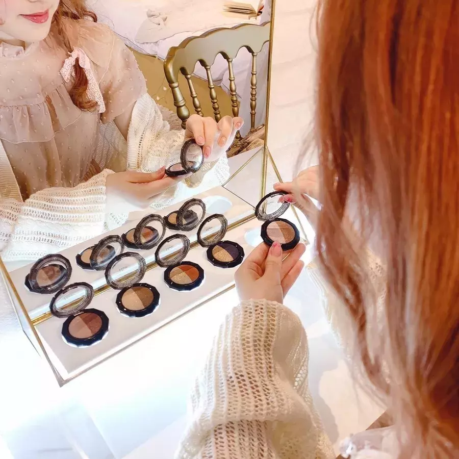 ヴィセ新作アイシャドウをレビュー 夏のカラーメイクがばっちり映える ローリエプレス