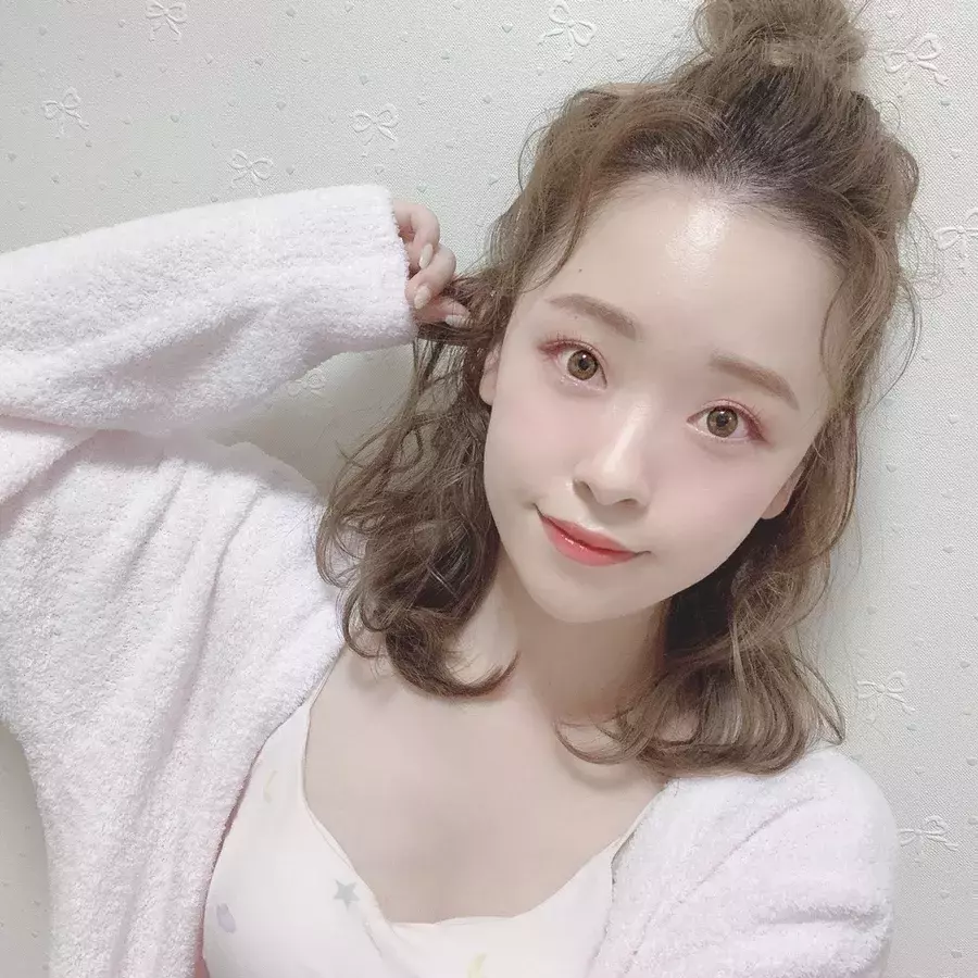 ルームウェア姿もかわいい ゆるふわヘアメイク紹介 おうち時間も女子力アップ ローリエプレス