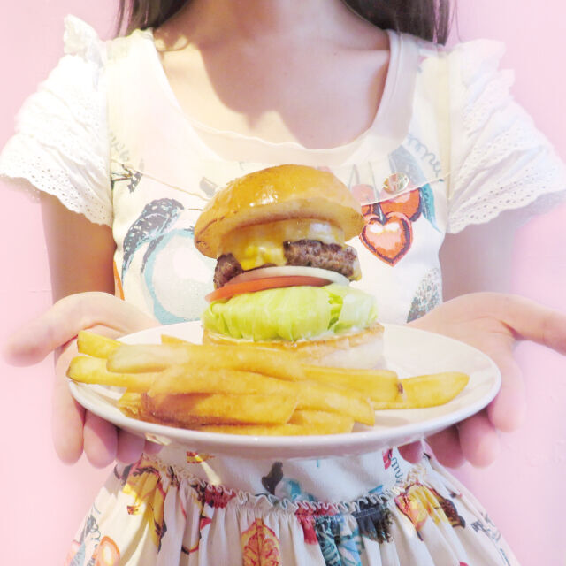 インスタ映え確実◎　“ピンクなハンバーガーショップ“がかわいすぎ♡の1枚目の画像