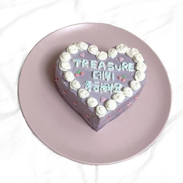 クリスマスケーキは韓国風が今年っぽ 定番 個性派 センイルケーキ アイディアカタログ ローリエプレス