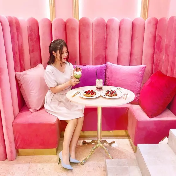 代官山で人気 ルイカフェ が表参道に2号店をオープン ピンク ブルーの内装にトキめく女子続出 ローリエプレス