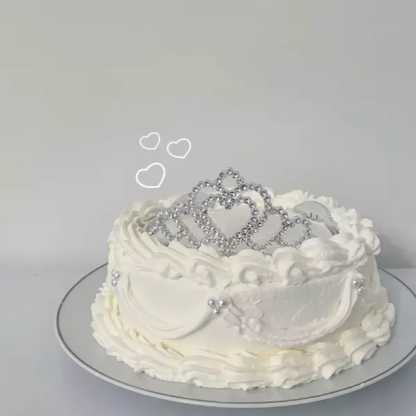 ティアラケーキの作り方を紹介 フォトジェな誕生日 センイル推し活におすすめ 韓国トレンド ローリエプレス