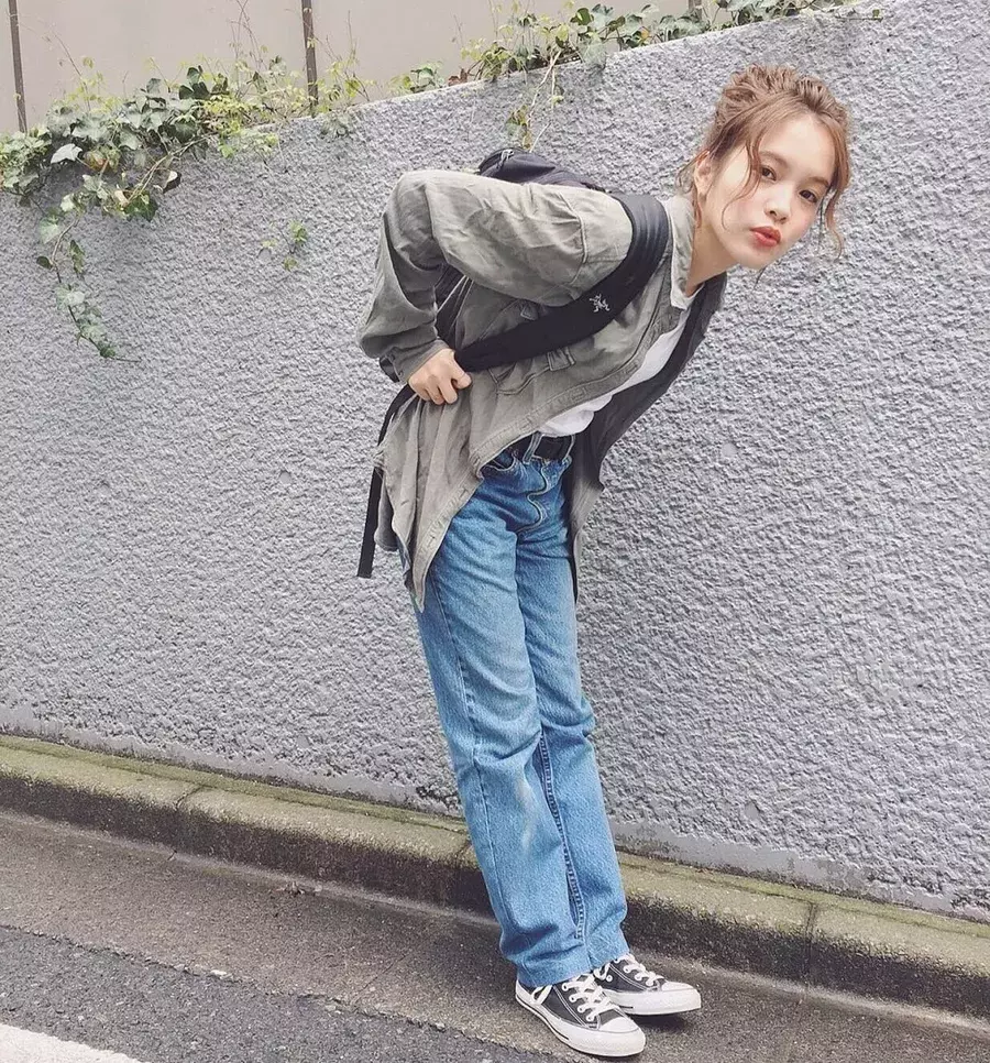 ハイカットのコンバースが大活躍 おちびさんでもスタイルよく見えるスニーカーコーデ ローリエプレス ハイカットのコンバースが大活躍 おちびさんでもスタイルよく見えるスニーカーコーデ ローリエプレス