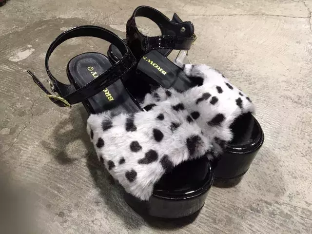 Guのファーサンダルがかわいい プチプラアイテムで作るトレンドコーデのポイント ローリエプレス