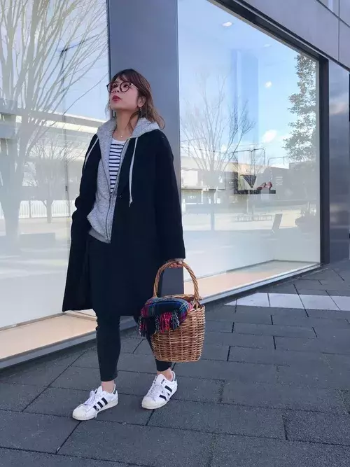 冬でもカゴバッグがかわいいの オシャレ女子に学ぶ持ち方テクニック ローリエプレス