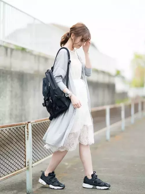 彼とのおそろコーデにおすすめのスニーカー インスタポンプフューリー で夏コーデ ローリエプレス