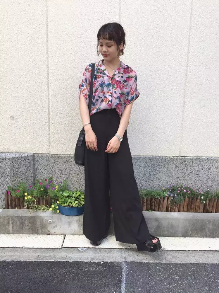 彼氏とオソロで着たい ハワイアンなビッグアロハをかわいく着こなす方法 ローリエプレス