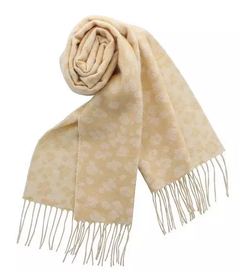 冬はもこもこ白マフラーが主役 あざとかわいいモテマフラーを狙え ローリエプレス