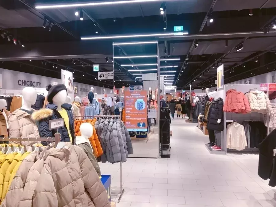 人気プチプラファッション Gu が韓国にオープン 日本と違いはある ローリエプレス 人気プチプラファッション Gu が韓国にオープン 日本と違いはある ローリエプレス